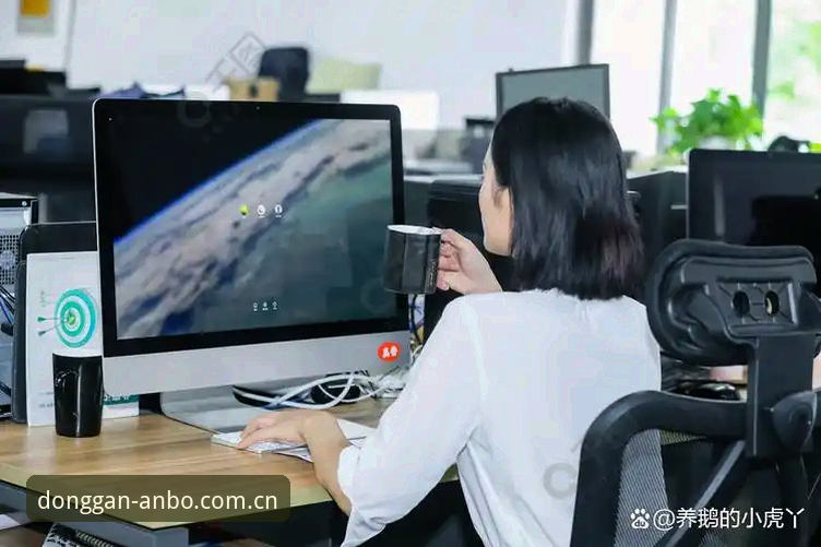 0.4秒，这是比尔的推文从发出到我看到的间隔。我正坐在电脑前，屏幕上是2025-26赛季的赛程表，鼠标停在凯尔特人队的名字上。这条消息像一颗石子扔进水里，把整个休赛期的平静都搅碎了。